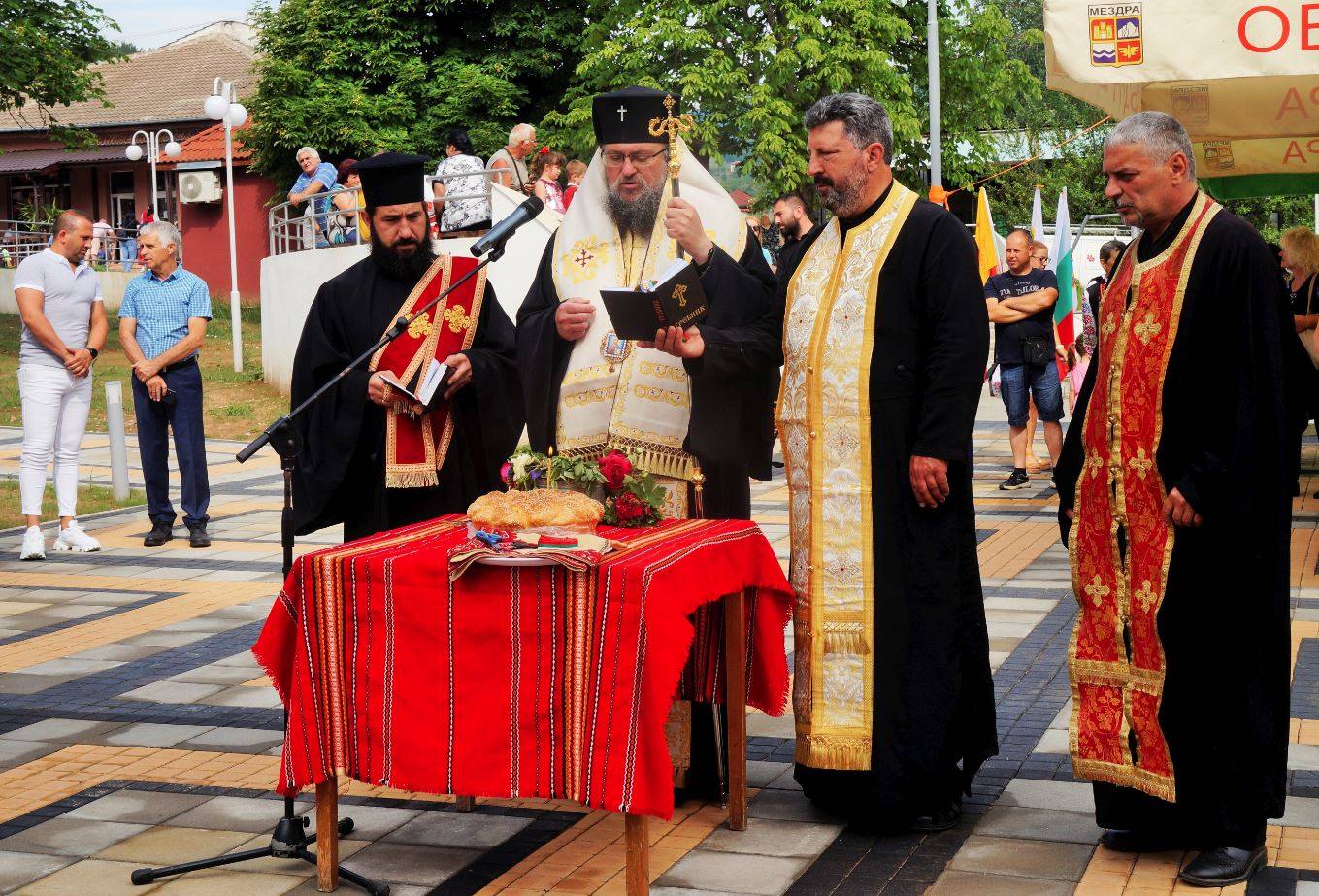 Новата придобивка беше осветена от Негово Високопреосвещенство Врачанският митрополит Григорий